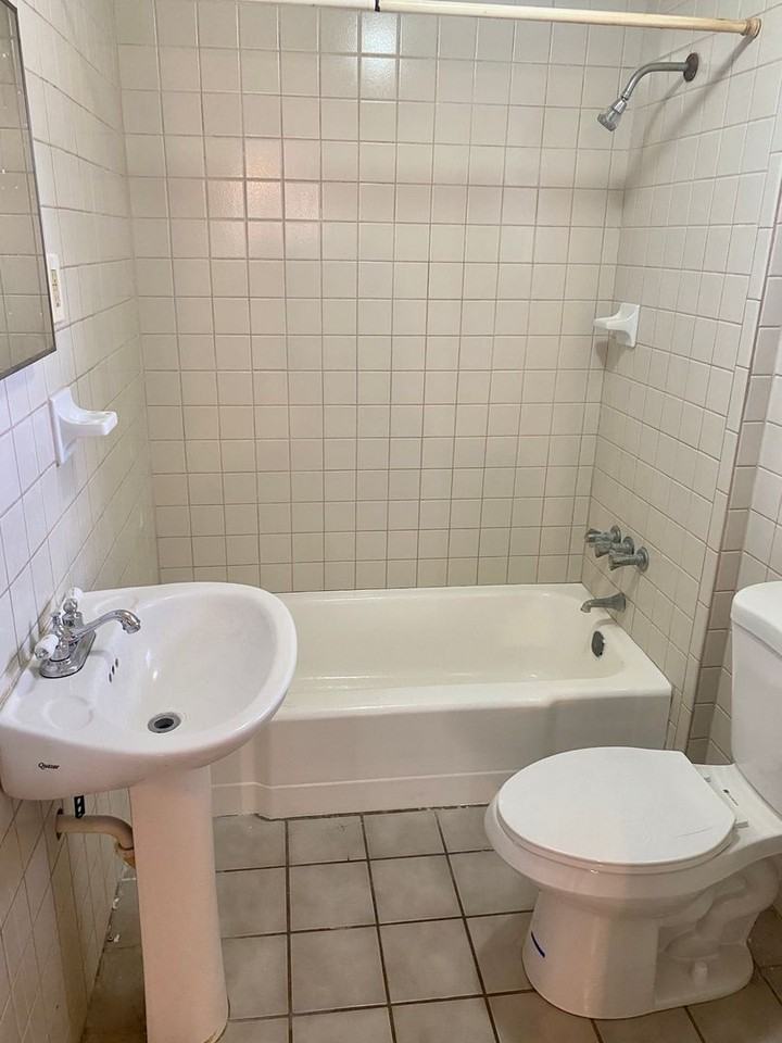 1347 Friend Ave - Photo 4 of 24