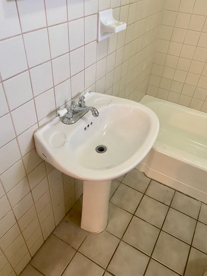 1347 Friend Ave - Photo 5 of 24