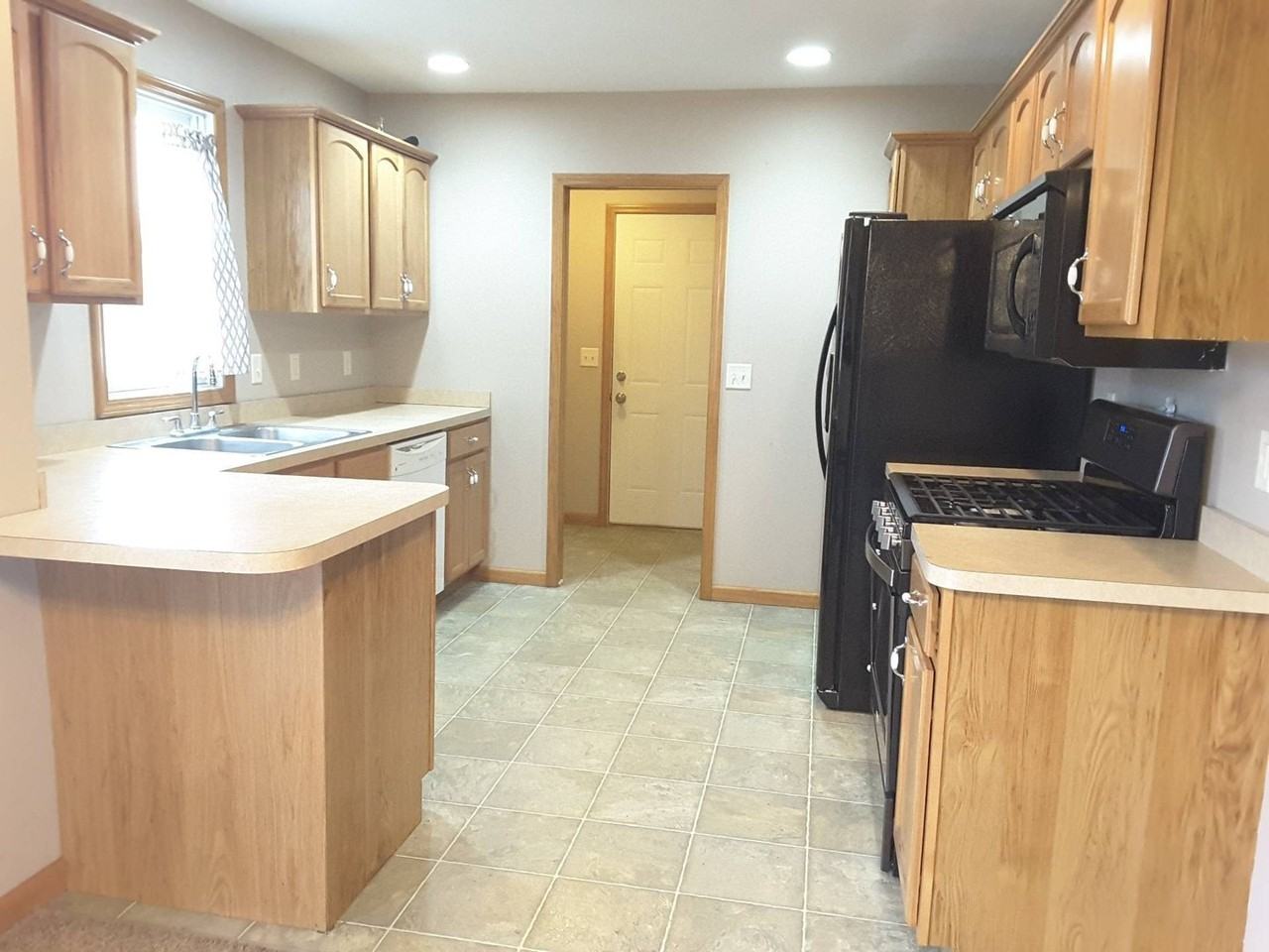18823 Red Cedar Rd - Photo 4 of 32