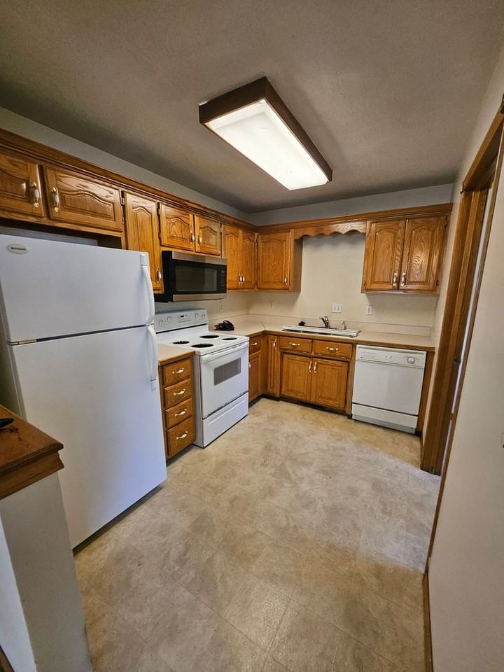 1226 Wisconsin Ave - Photo 5 of 15