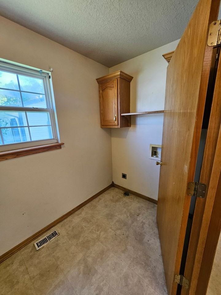 1226 Wisconsin Ave - Photo 6 of 15