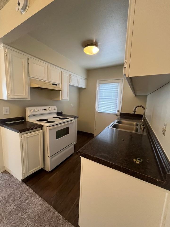 623 Halyard St - Photo 3 of 10