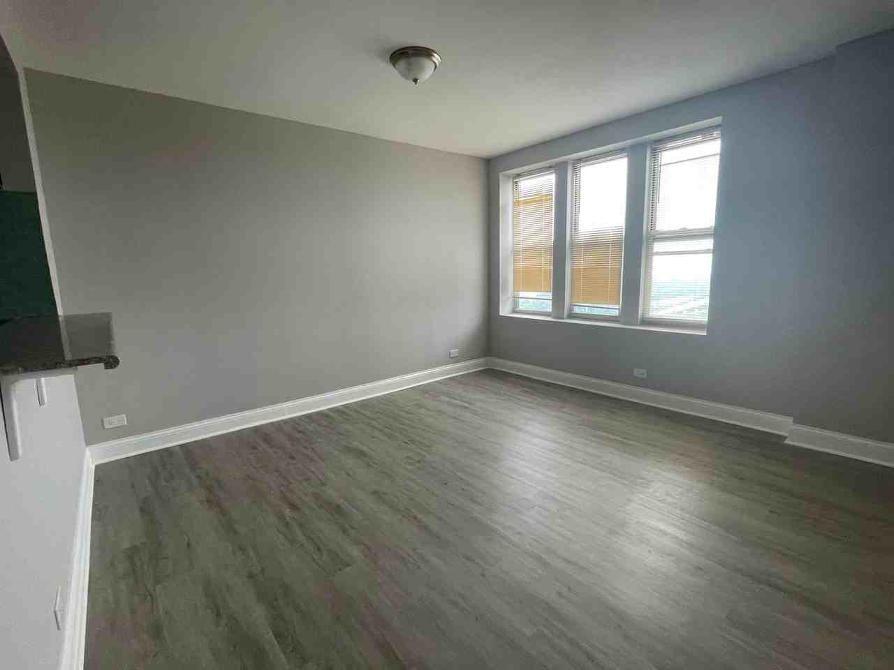 10 N Sheridan Rd. - Photo 2 of 23