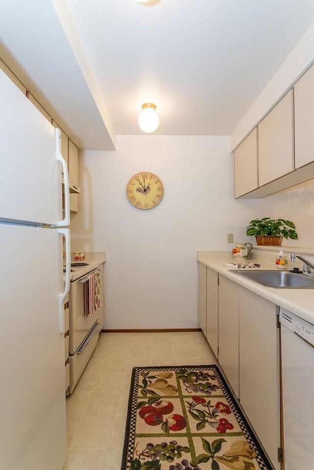 Shorecrest Apartments - Photo 5 of 30