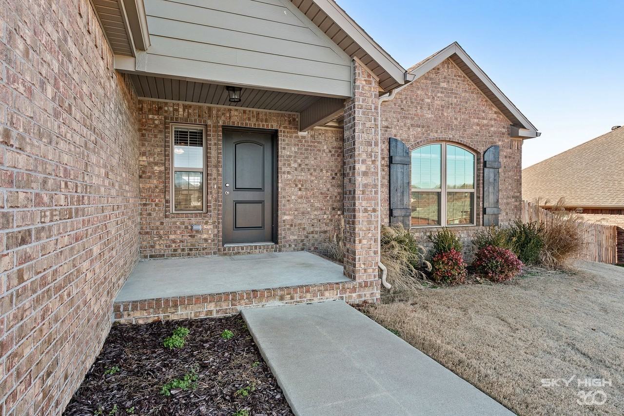 1923 Price Ave - Photo 2 of 17