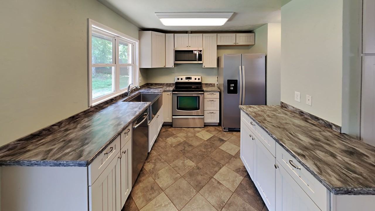 2108 Nw 114th St - Photo 5 of 12
