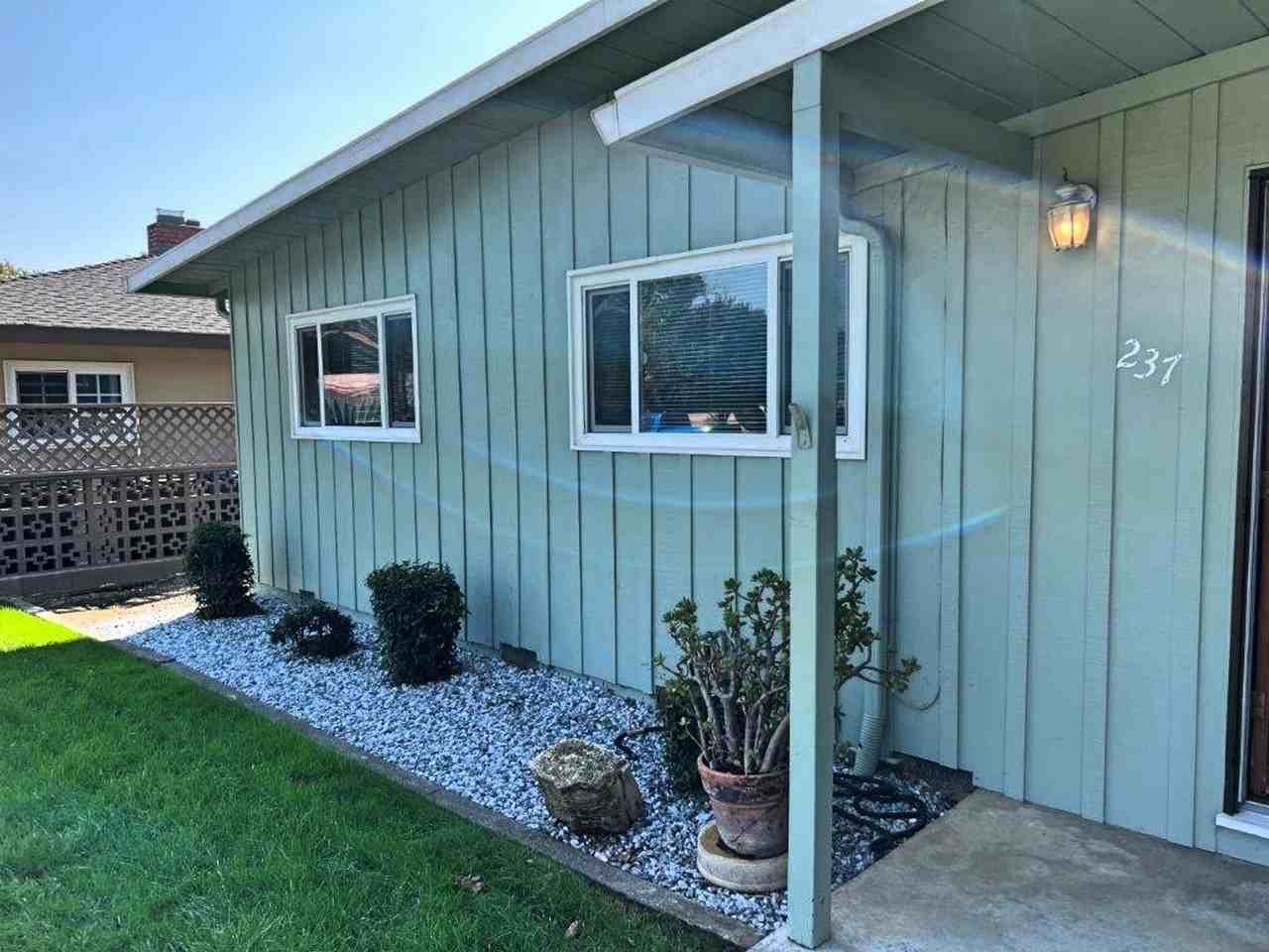 237 Peach Tree Ave - Photo 5 of 35