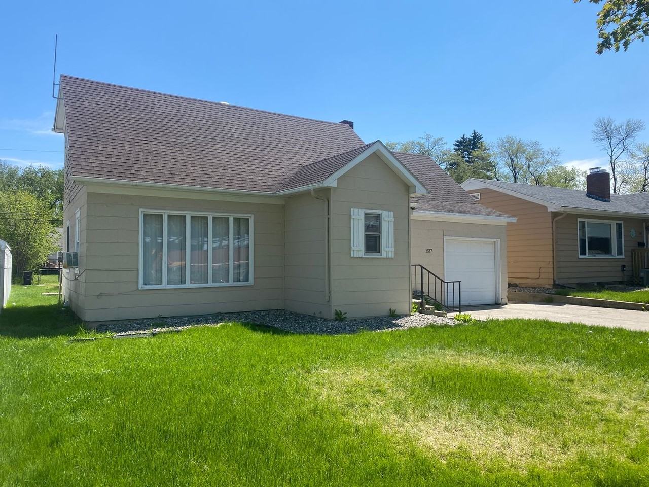 1537 University Dr N - Photo 3 of 26