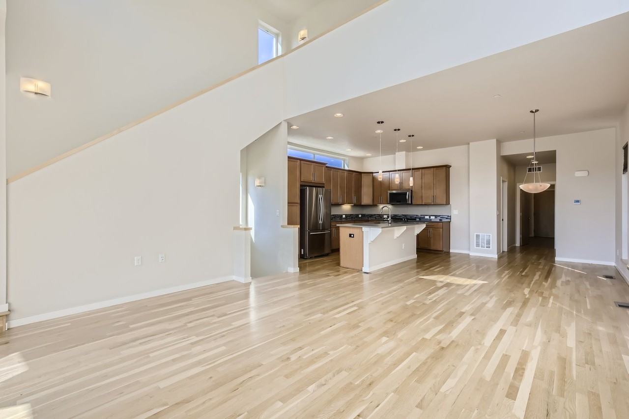 2111 Hecla Dr - Photo 4 of 27