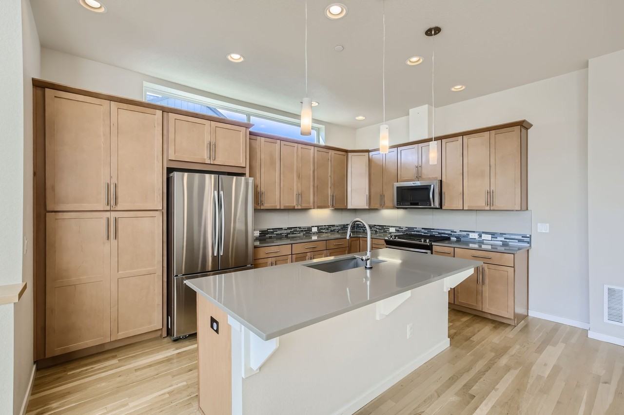 2111 Hecla Dr - Photo 6 of 27