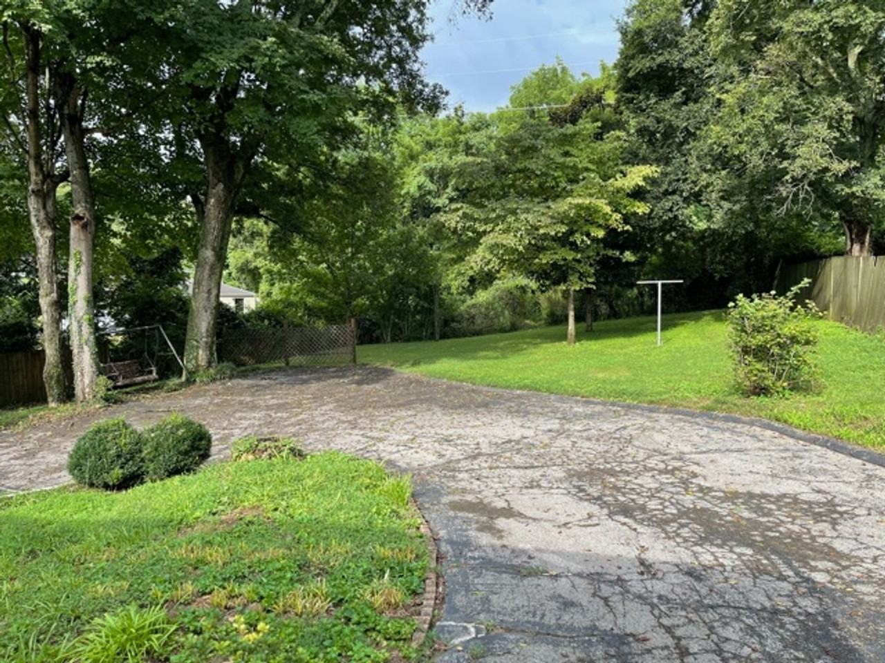 1220 Harwood Dr - Photo 2 of 38