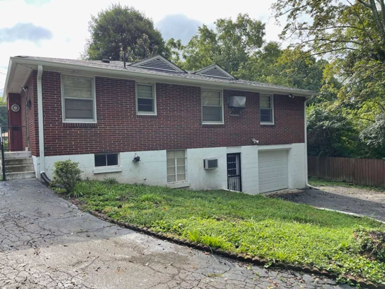 1220 Harwood Dr - Photo 3 of 38