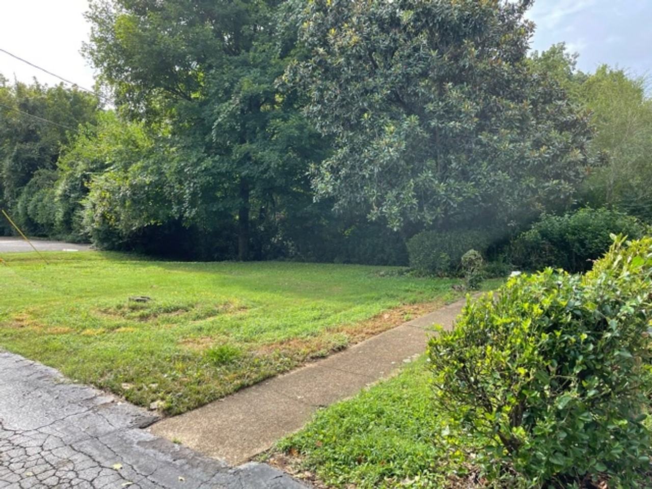 1220 Harwood Dr - Photo 4 of 38