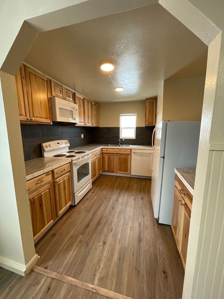 721 5th Ave - Photo 5 of 15