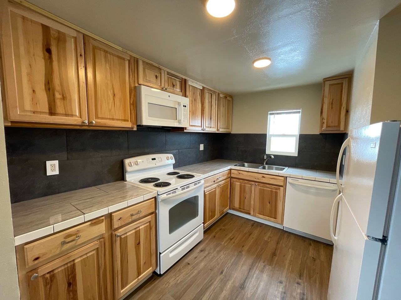 721 5th Ave - Photo 6 of 15