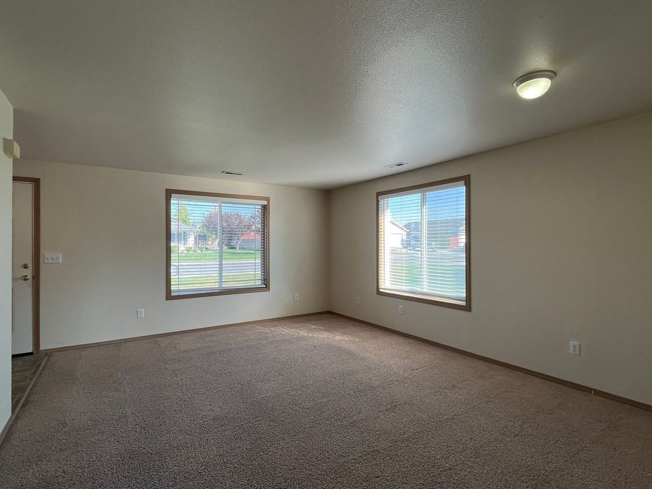 9604 Shetland Dr - Photo 3 of 13