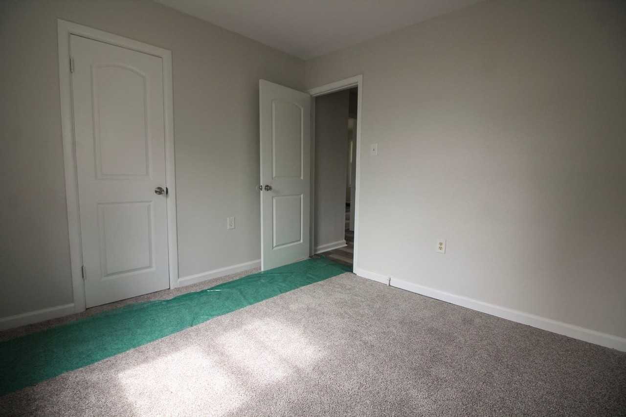 1321 S Houston Ave - Photo 2 of 13