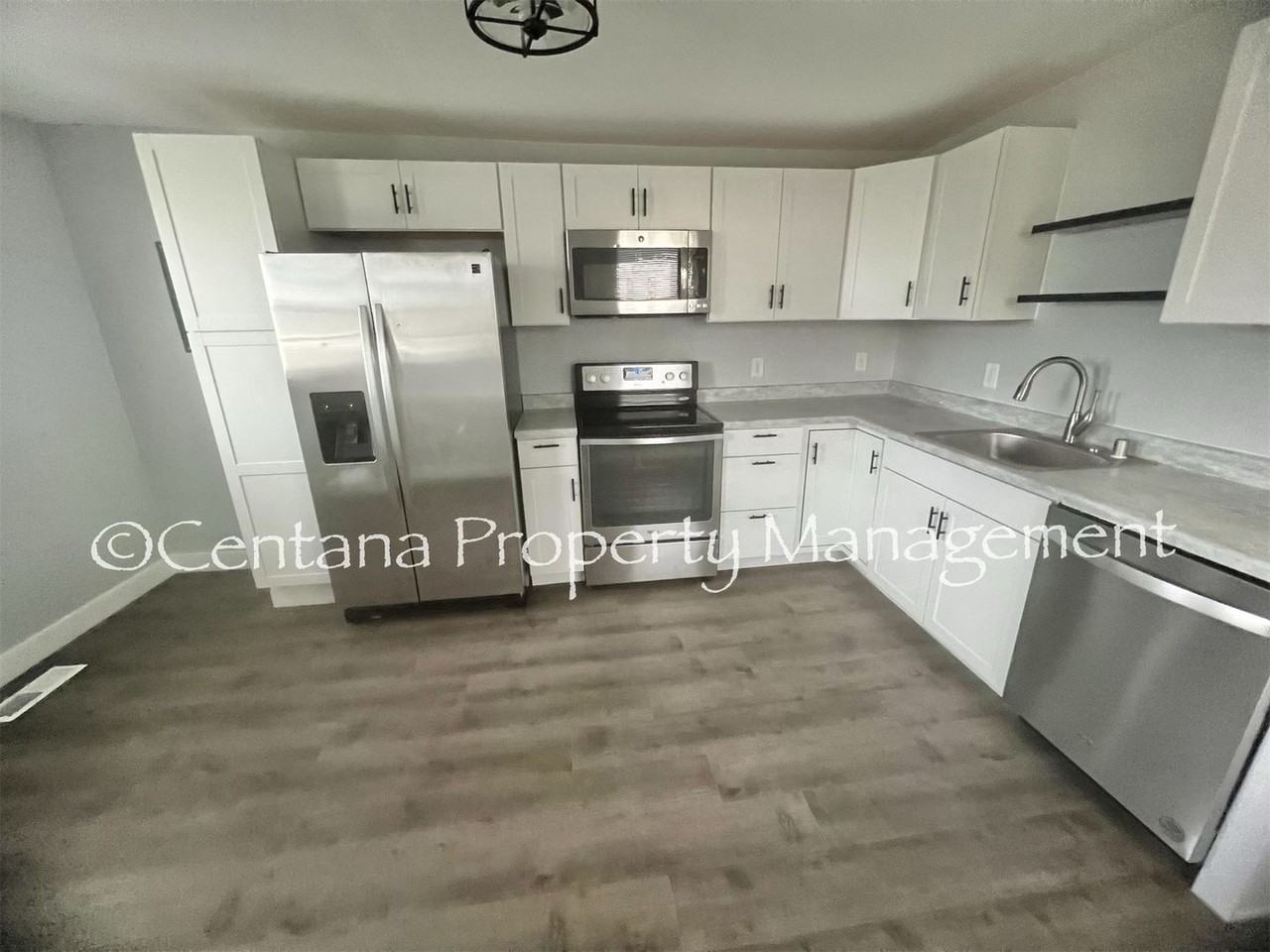 1322 E 2nd St - Photo 3 of 20