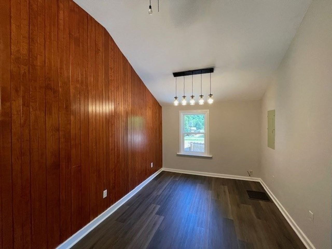 6100 Adelia Dr - Photo 3 of 9