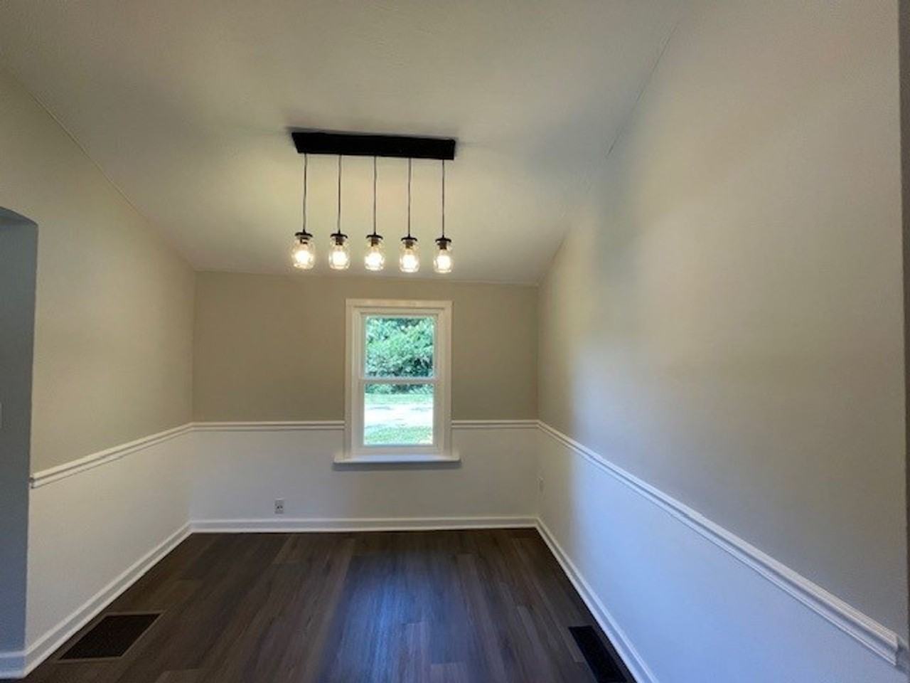 6100 Adelia Dr - Photo 4 of 9