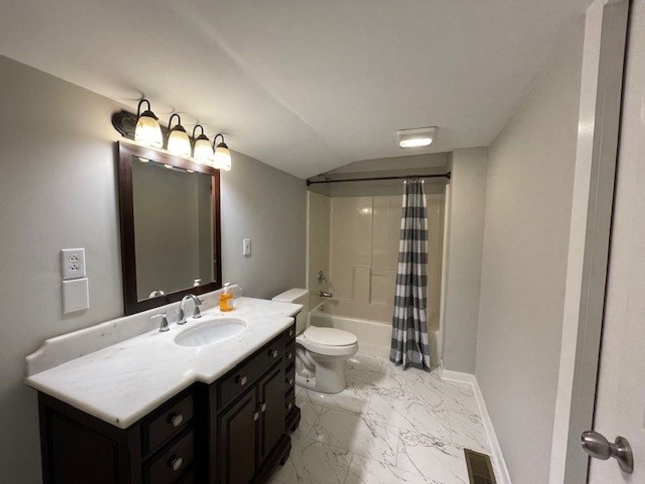 6100 Adelia Dr - Photo 6 of 9