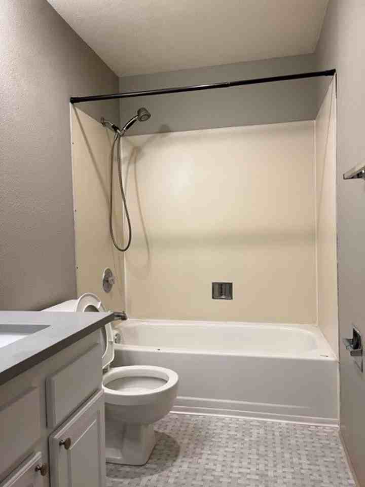 Johnson Place Townhouse - Photo 2 of 10