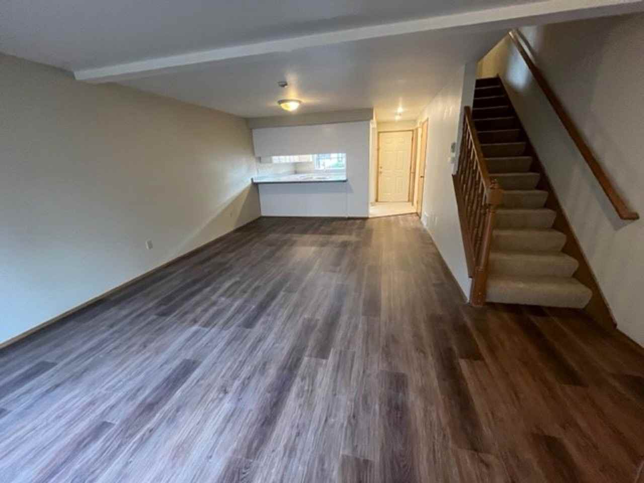 Johnson Place Townhouse - Photo 4 of 10