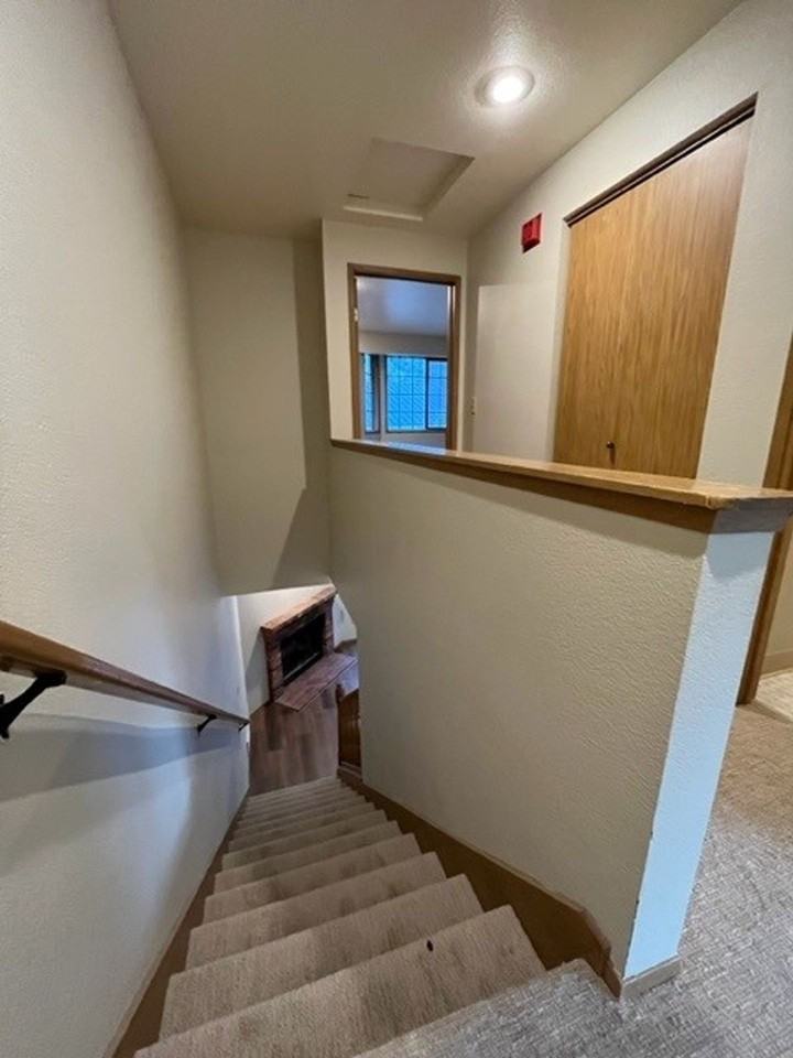 Johnson Place Townhouse - Photo 5 of 10