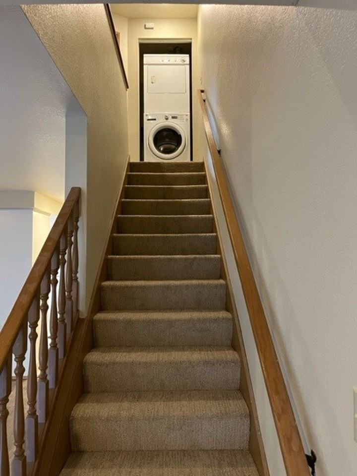 Johnson Place Townhouse - Photo 7 of 10