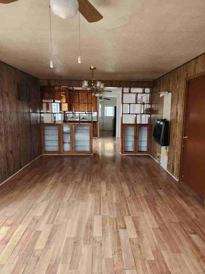 930 American Ave - Photo 2 of 12