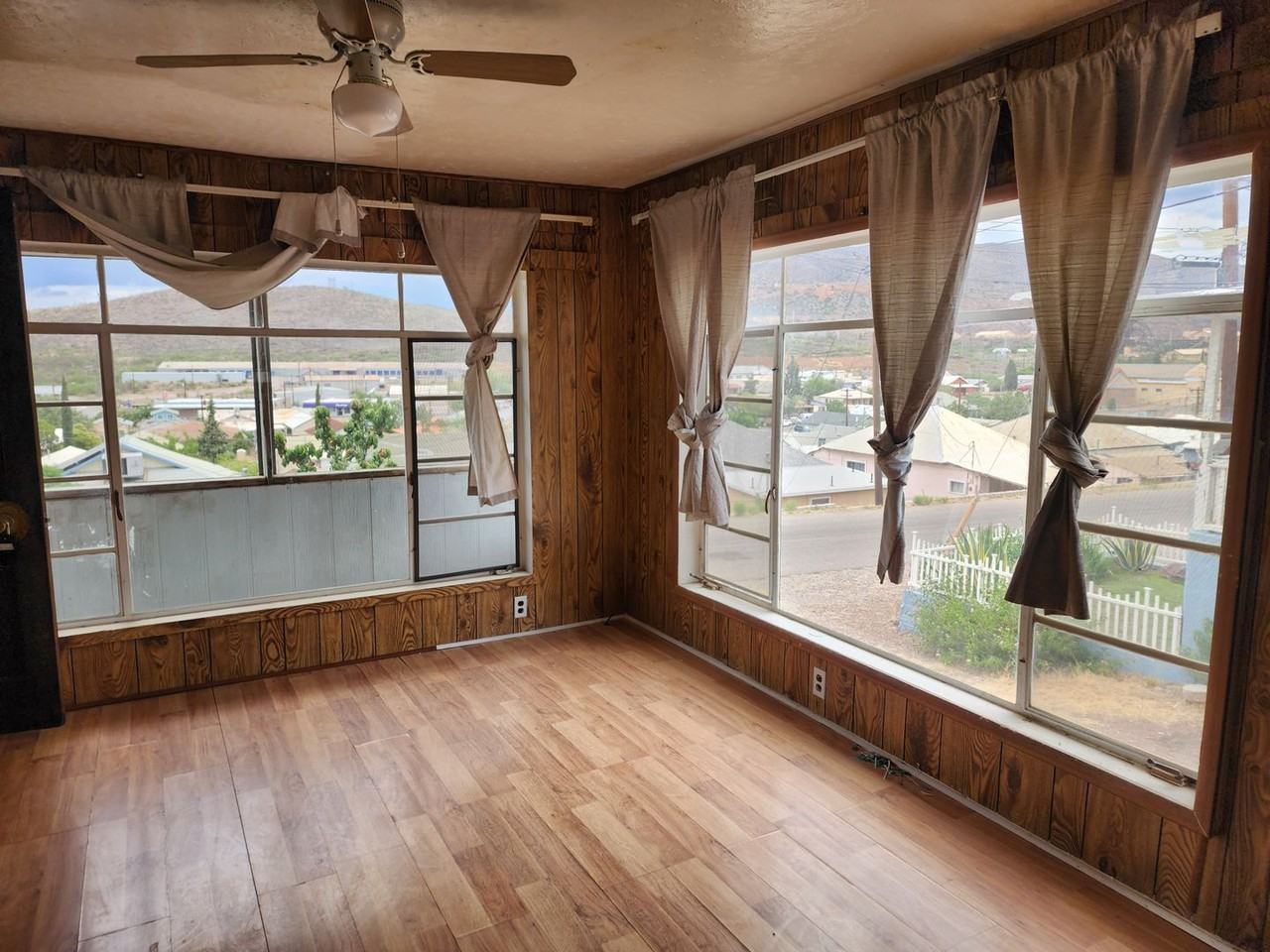 930 American Ave - Photo 3 of 12