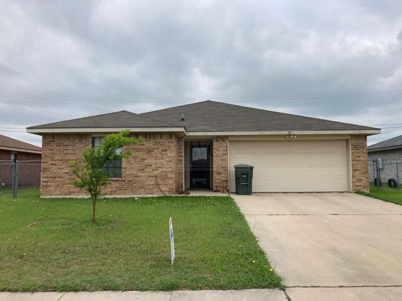 621 Deloris Dr - Photo 2 of 15