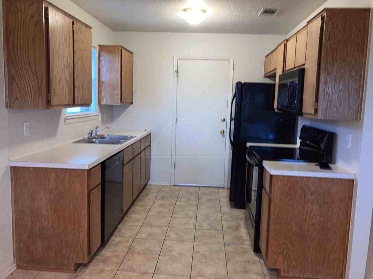 621 Deloris Dr - Photo 5 of 15