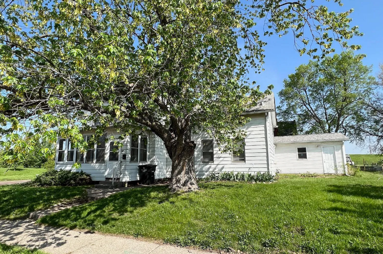 801 4th Ave - Photo 2 of 20