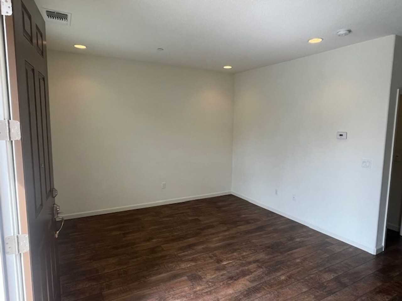 103 Buena Ventura St - Photo 2 of 32