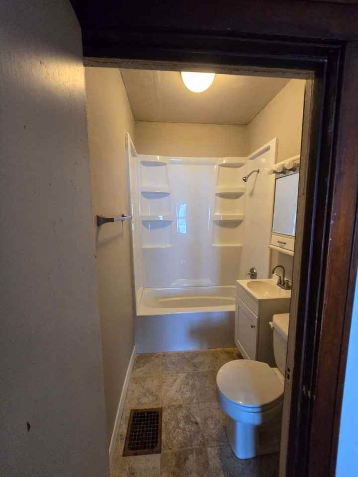 1610 Parmele St - Photo 2 of 10