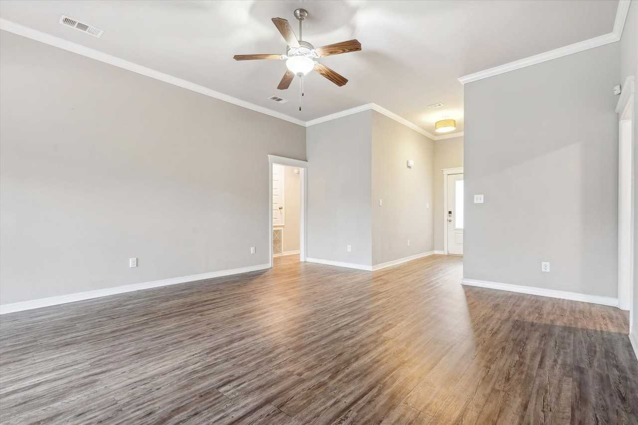 8590 Oak Hill Dr - Photo 3 of 20