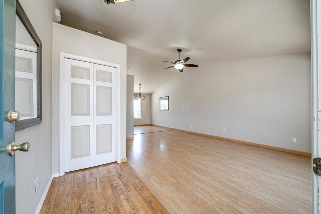 1802 N Heath Ave - Photo 2 of 37