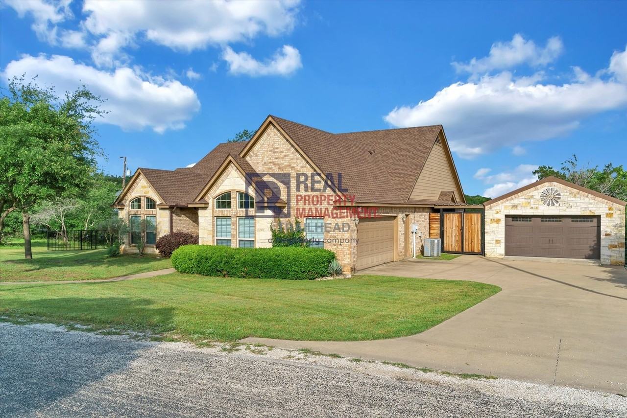 400 Summit Ridge Dr - Photo 2 of 44