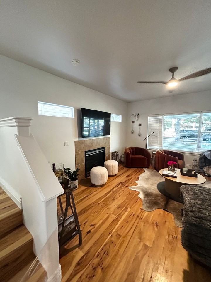 1218 E Franklin St - Photo 4 of 11