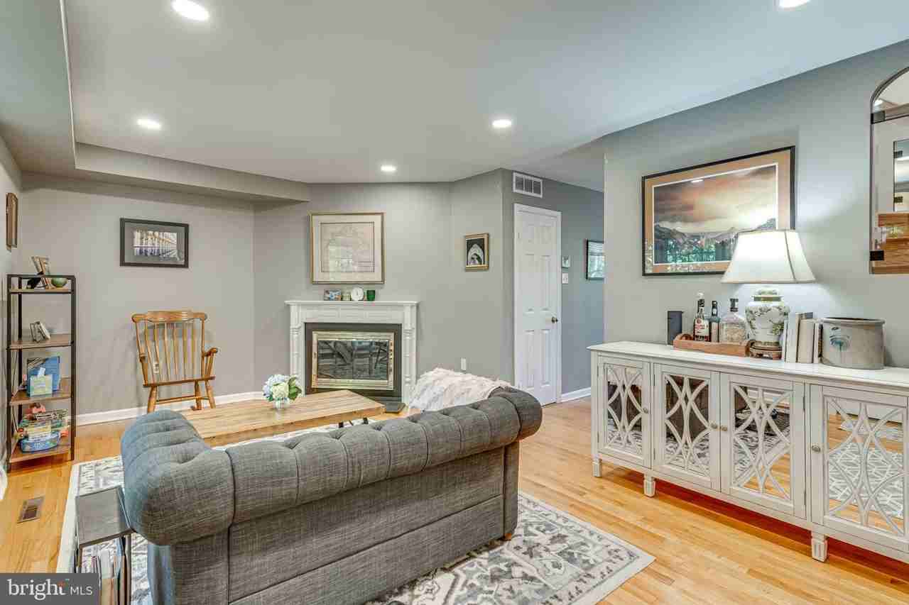 912 Green St - Photo 3 of 39