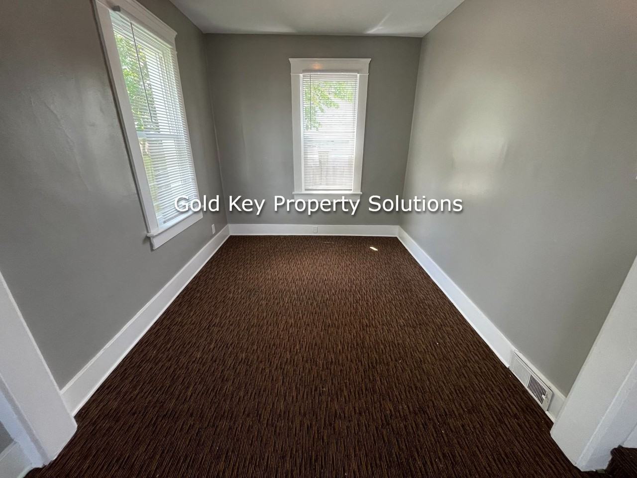 311 W Packard Ave - Photo 3 of 8
