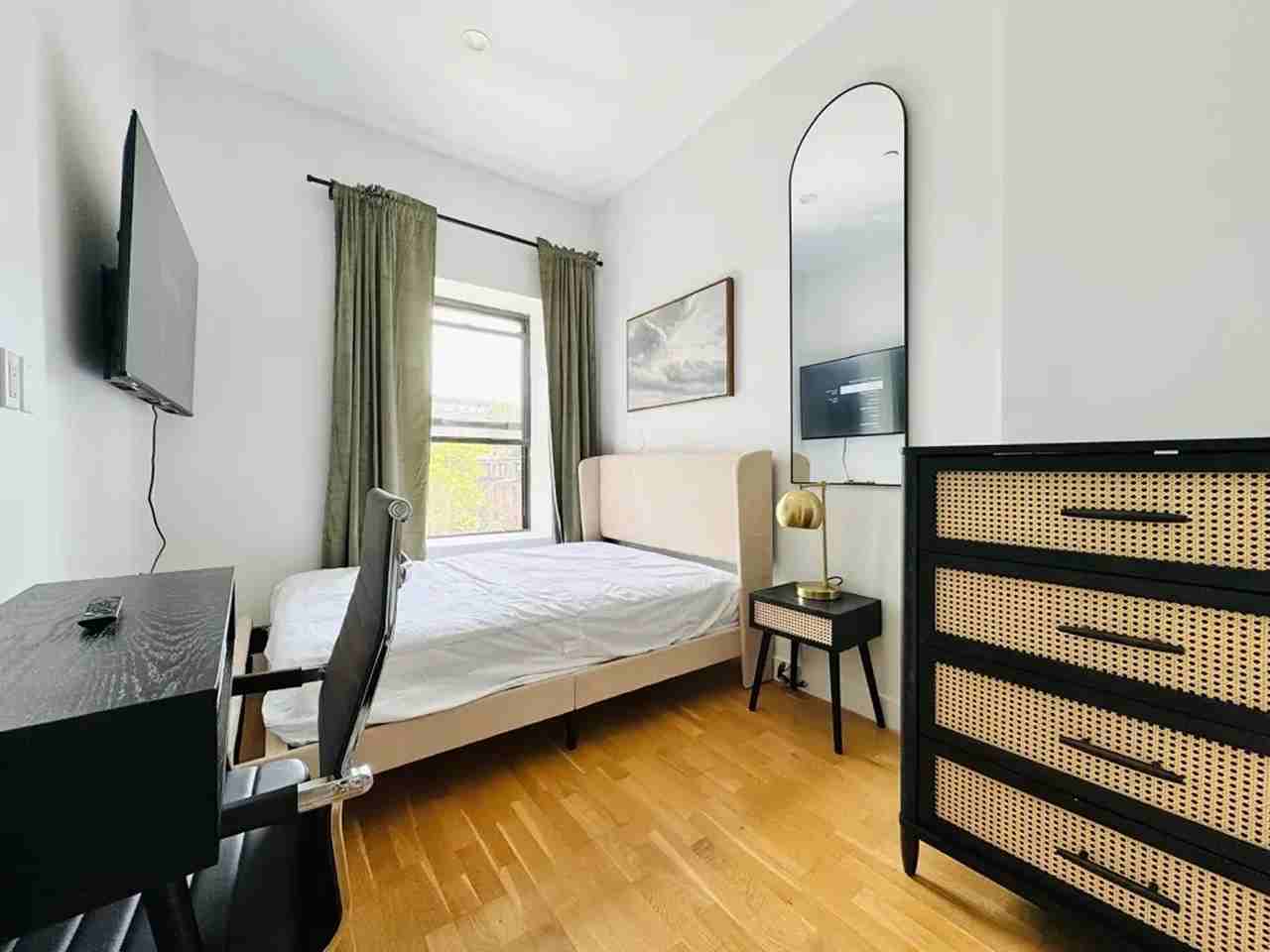 Dekalb Ave & Vanderbilt Ave #681