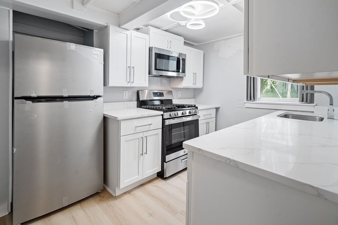 202 Stewart Ave - Photo 5 of 20