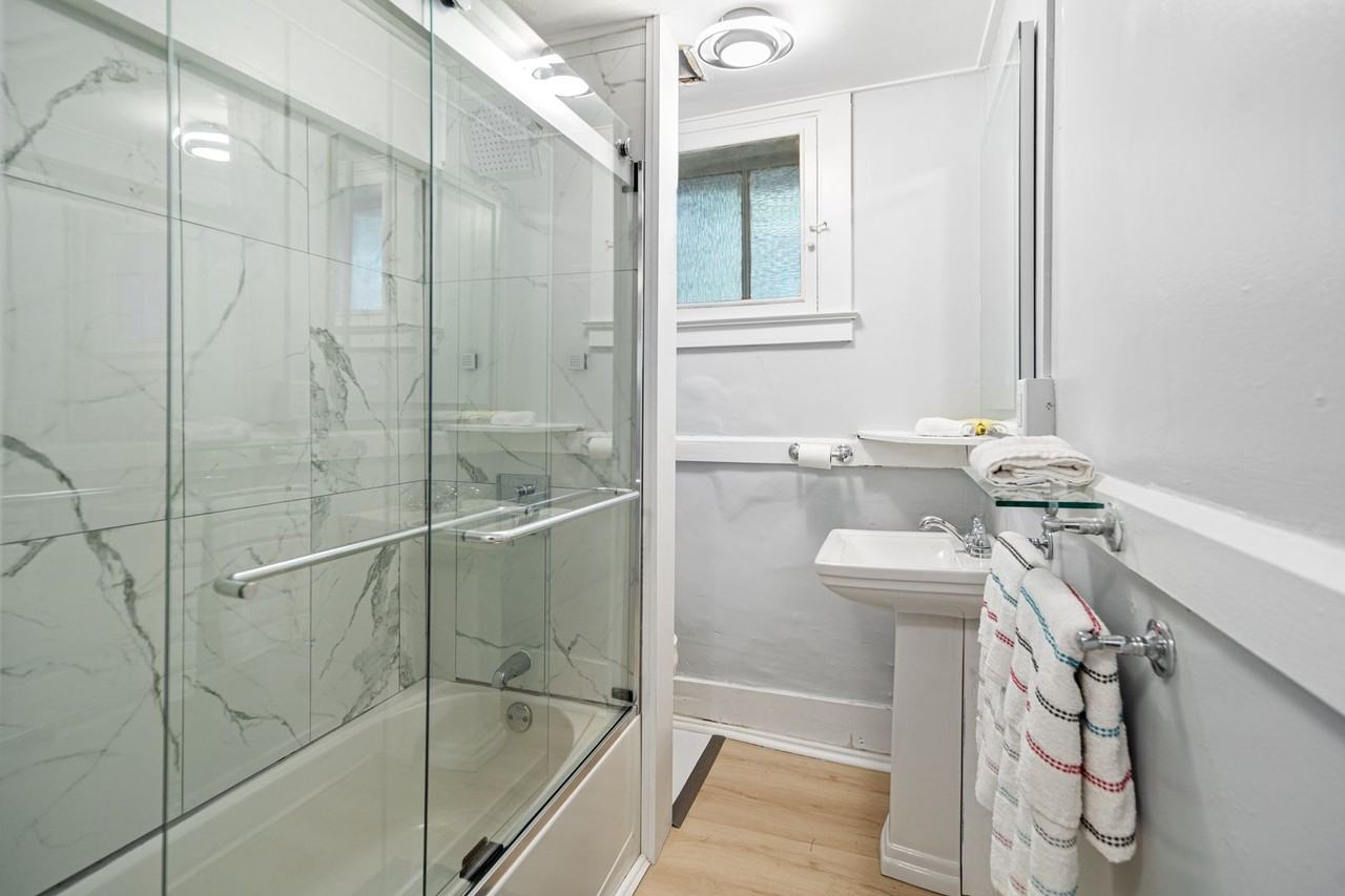 202 Stewart Ave - Photo 6 of 20