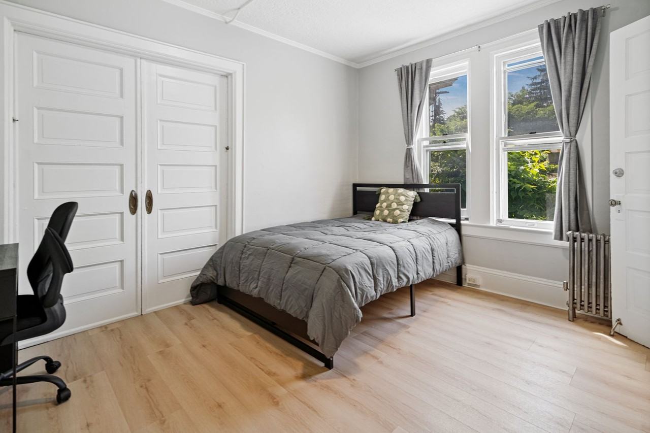 202 Stewart Ave - Photo 7 of 20