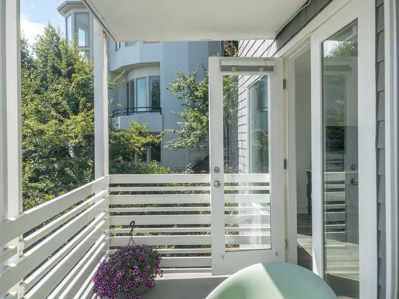 77 Bulkley Ave - Photo 6 of 24