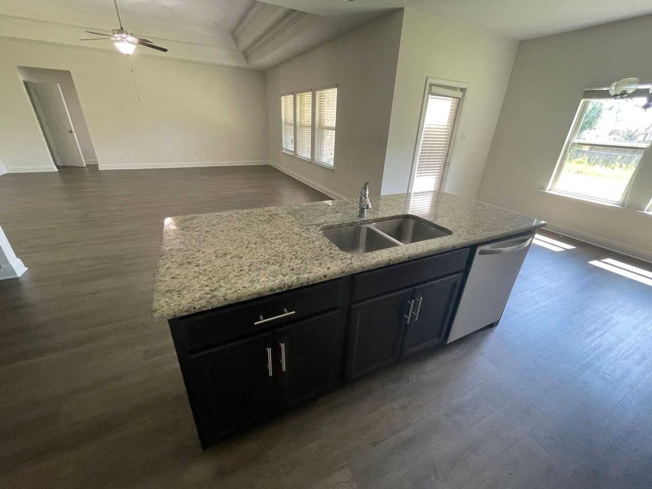 14384 N Swan Rd - Photo 7 of 20