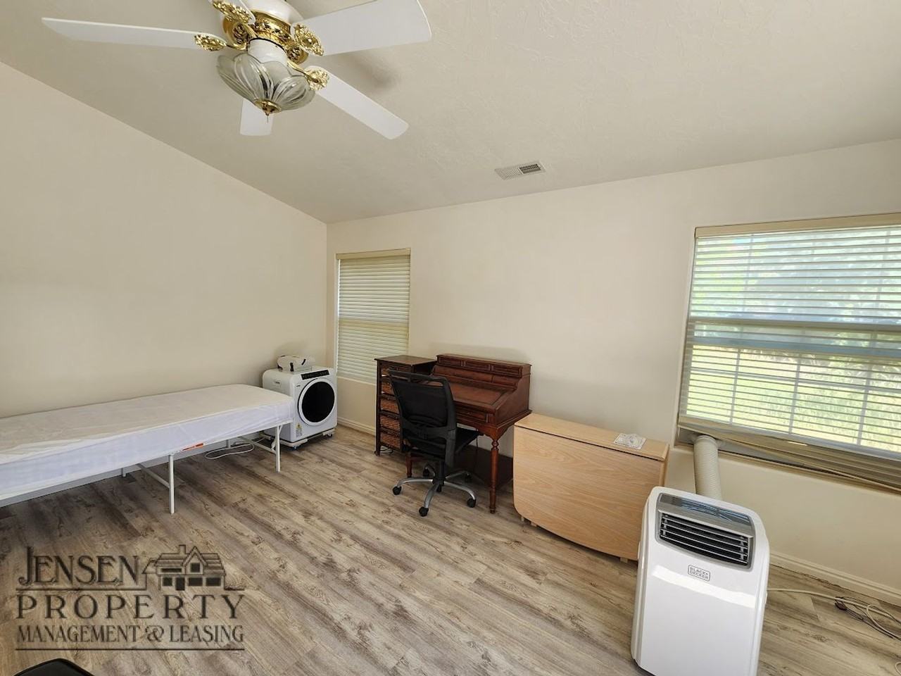 137 E 755 S - Photo 4 of 40