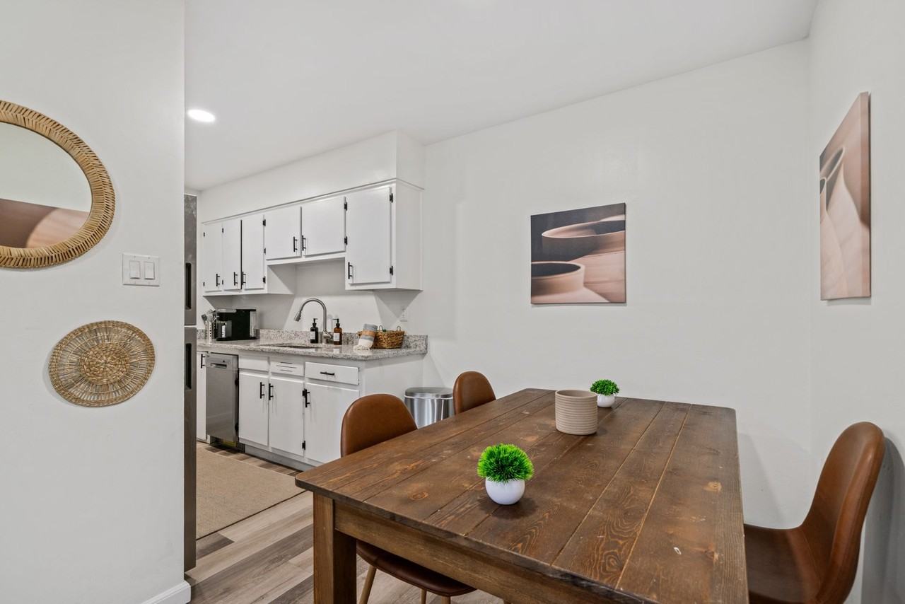 Gorgeous Renovated 1 & 2 Bedroom Apartment @ 1512 Court - Photo 7 of 39